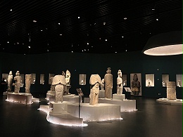 光影魔术：博物馆洗墙灯在各大博物馆中的奇妙变化与效果展现